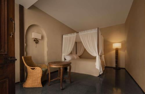a bedroom with a bed and a table and chair at YueLore Retreat in Ta-mien-chen