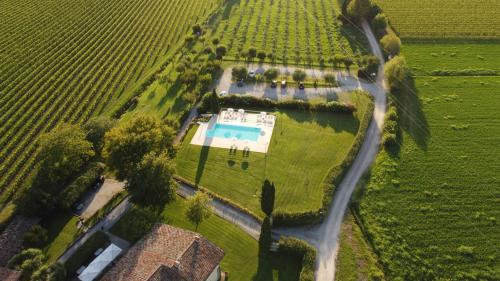 Bazén v ubytování Fenil Conter Cottage & Suite nebo v jeho okolí