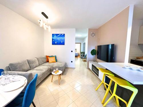 Sunny Seaside Retreat by the Beach