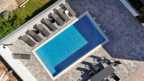 Bassein majutusasutuses CROWONDER Apartment Complex M&M Sky View with Swimming Pool või selle lähedal