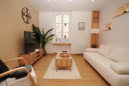 a living room with a couch and a table at La Bulle Chic, Netflix - central in Montargis