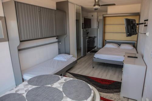 Studio vue mer acces direct à la plage avec parking