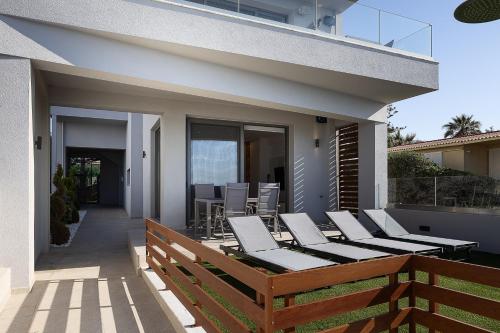 Αίθριο ή υπαίθριος χώρος στο Nūa Residence - Beach at Your Doorstep by etouri