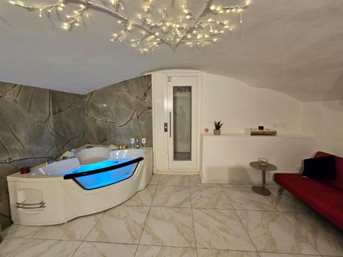 a bathroom with a bath tub in a room at Florence Colonna Spa in Florence