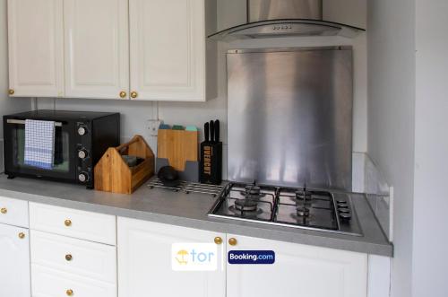 Dapur atau dapur kecil di Newport Junction House