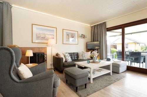 a living room with a couch and a table at Ferienhaus Brasch in Grömitz