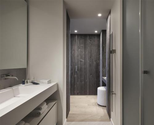 Salle de bains dans l'établissement Radisson Blu Hotel Reussen, Andermatt