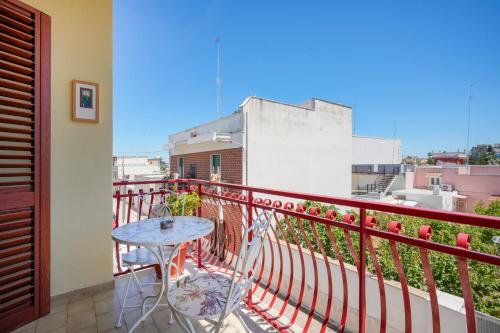 a balcony with a table and a view of a city at Casa - Merlino in Santo Spirito