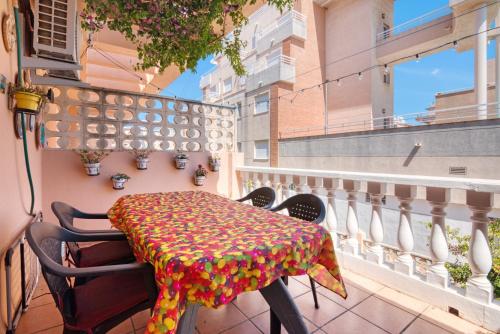 a balcony with a table and chairs on a balcony at Oliva Avinyo in Oliva