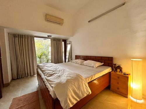 Postel nebo postele na pokoji v ubytování Whiite Panda - Backpacker Hostel in Delhi Greater Kailash