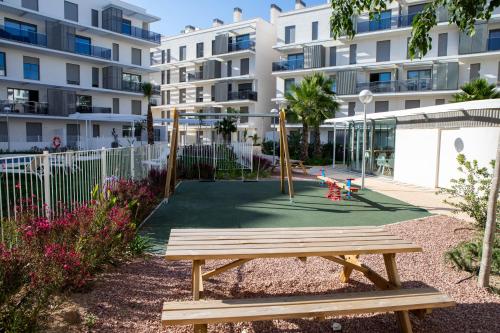 Apartamento Tulipán en Dénia Urb Marina Real III Terraza, varias piscinas y gimnasio cerca de la playa Las Rotas