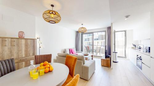 Apartamento Tulipán en Dénia Urb Marina Real III Terraza, varias piscinas y gimnasio cerca de la playa Las Rotas