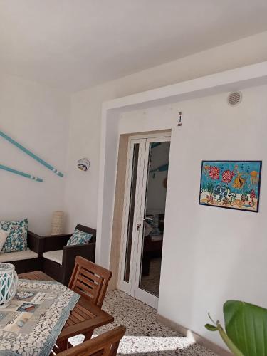 a living room with a table and a couch at La veranda dei remi azzurri in Lido Conchiglie