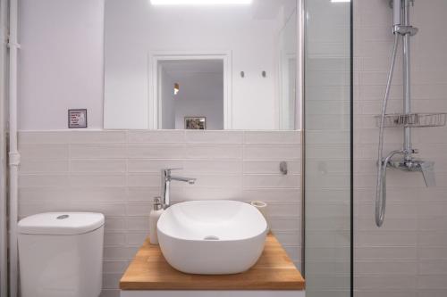 2BR "The House of Knots" In Athens Core