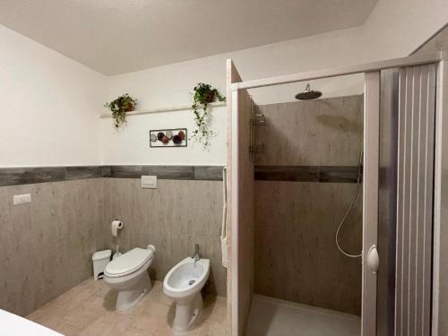 a bathroom with a toilet and a sink and a shower at doma prama 2 in Cala Liberotto