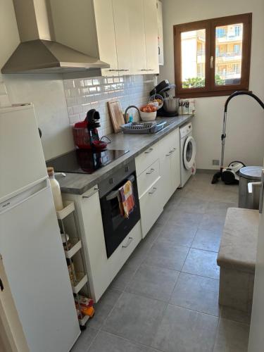 Photo de la galerie de l'établissement 37m2 Rénové - Centre Ville Idéal pour 2, à Six-Fours-les-Plages