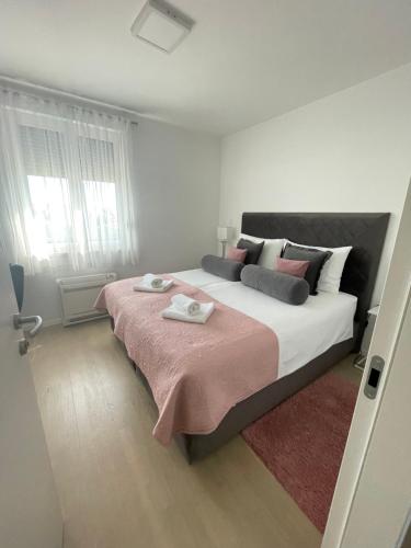 New modern APT near Old town - private parking