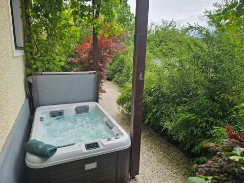 Premium Apartment mit privatem Whirlpool, Sauna, Garten