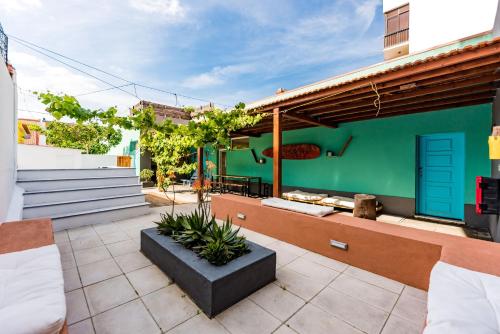 Κήπος έξω από το Kali Vice Surf Villa
