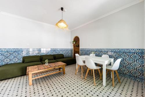 Χώρος καθιστικού στο Kali Vice Surf Villa