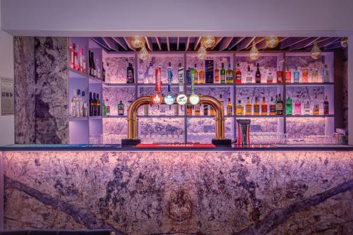 Lounge nebo bar v ubytování Empire Inn