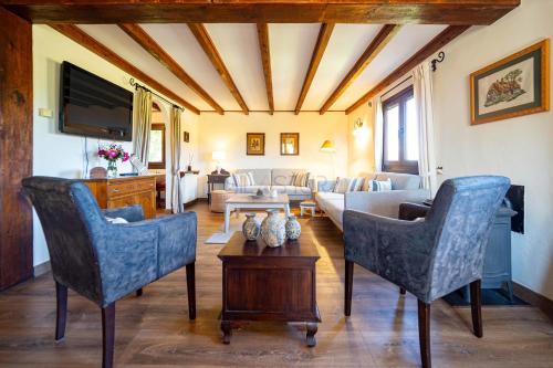 a living room with a couch and a tv at El Balcón Del Profesor By Silastur in Cereceda