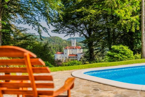 Castle View Haven With Wellness And Pool - Happy Rentals