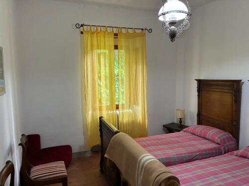 a bedroom with two beds and a window at Agriturismo Le Pozze in Dicomano