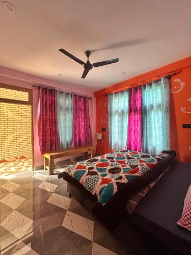 a bedroom with a bed with red walls and windows at Golden Luck MANN CAFE in Kalgha