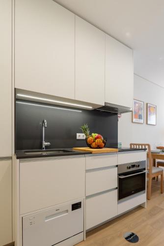 HostWise - Premium & Modern Building