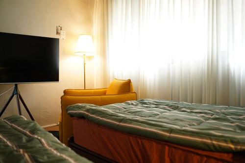 Postel nebo postele na pokoji v ubytování Annyeong House
