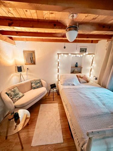 Apartment with terrace near beach, lovely marina and historical city center