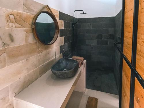 Ванная комната в Zavana rooms & Restaurant