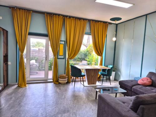 a living room with a couch and a table at Mogosoaia High Living Apartment in Chitila