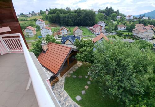 Φωτογραφία από το άλμπουμ του Cozy 5 Bedroom House for Groups and Families σε Rogačići
