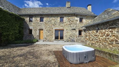 Corps de ferme en Aubrac avec jacuzzi