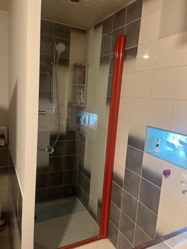 Chambre privative parking gratuit dans la rue