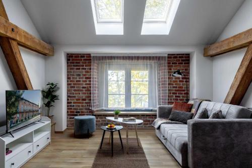 TV a/nebo společenská místnost v ubytování Apartmani Pobeda