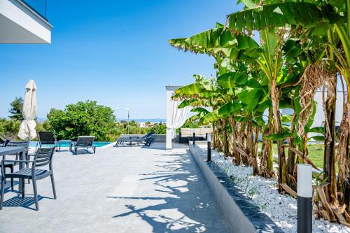 Κήπος έξω από το Continent Villas