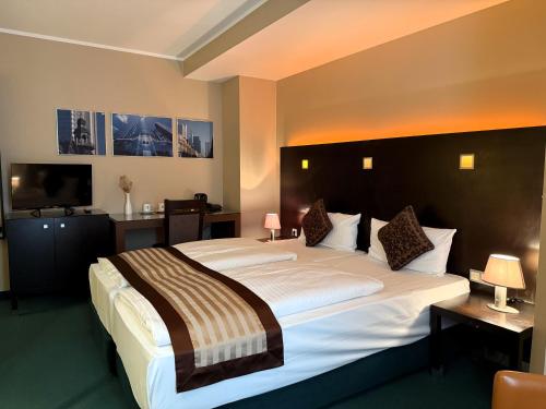 Postel nebo postele na pokoji v ubytování Hotel Lumière an der Messe