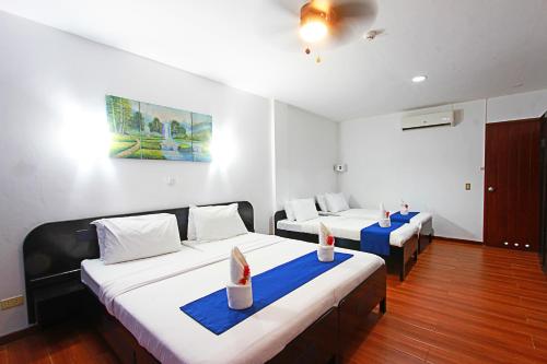 Postel nebo postele na pokoji v ubytování Harmony Hotel