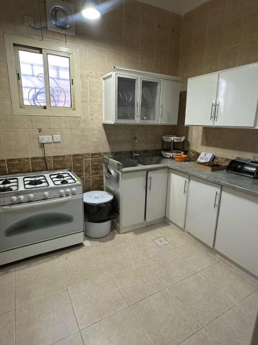 a kitchen with a stove and a sink at مساكن المدينة المنورة in Medina