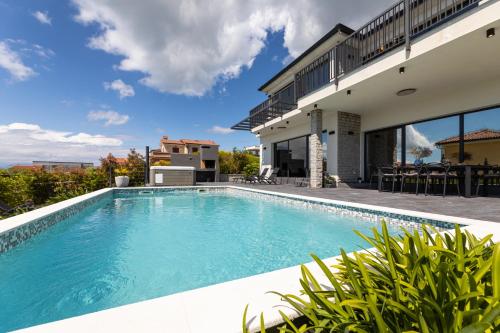 Πισίνα στο ή κοντά στο Villa Niko with heated pool, sauna and jacuzzi