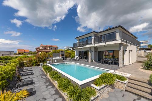 Villa Niko with heated pool, sauna and jacuzzi