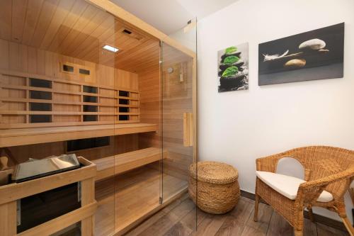 Φωτογραφία από το άλμπουμ του Villa Niko with heated pool, sauna and jacuzzi σε Linardići