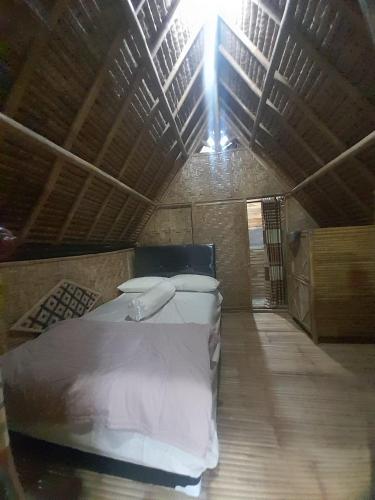 Ένα ή περισσότερα κρεβάτια σε δωμάτιο στο KLM Bungalow Lombok