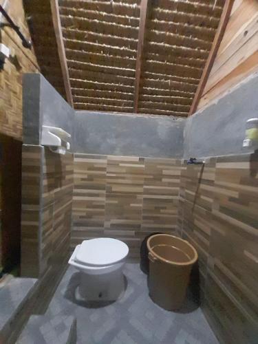 Ένα μπάνιο στο KLM Bungalow Lombok