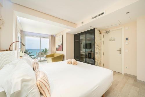 Katil atau katil-katil dalam bilik di Melbeach Hotel & Spa - Adults Only