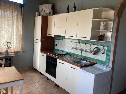 Η κουζίνα ή μικρή κουζίνα στο Appartamento sul Mare