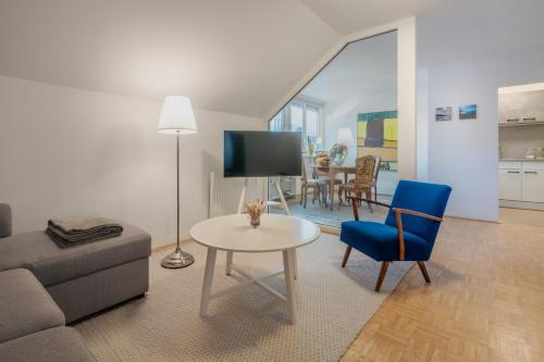 TV a/nebo společenská místnost v ubytování Rooftop Apartment, Exclusive City and Mountain View